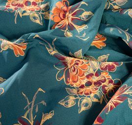 Žakárová látka s kvetinovým motívom
