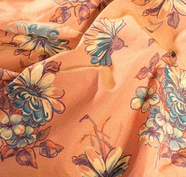 Žakárová látka s kvetinovým motívom