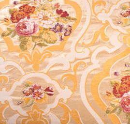 Hedvábná žakárová látka s květinovým motivem