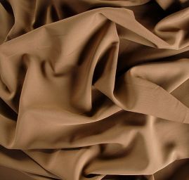 Kostýmová látka barvy tmavší camel