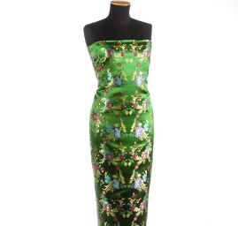 Brokát s folklórním motivem květů zelený