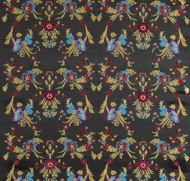 Brokát s folklórním motivem květů černý