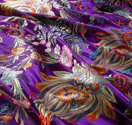 Brokát folklórní květinový  motiv velký fialový II.jakost