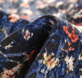 Vlněná látka aplikace květy černá