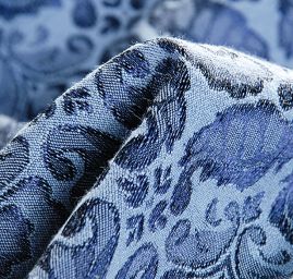 Žakárová látka se vzorem ornamentu modrá
