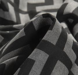 Kostýmová viskozová látka geo.vzor černá