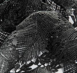 Krajka hrubá plastický vzor lístky černá