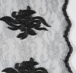 Krajka bordurová na tylu květy černá