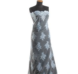 Krajka výšivka na tylu květinový motiv sv. modrá