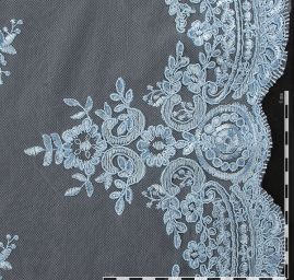 Krajka výšivka na tylu květinový motiv sv. modrá