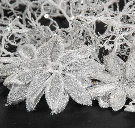 Krajka síť s flitry slonová kost/stříbro