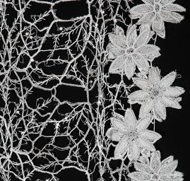 Krajka síť s flitry slonová kost/stříbro