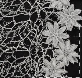 Krajka síť s flitry slonová kost/stříbro