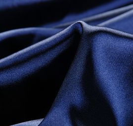 Pružný satén temně modrý