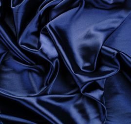 Pružný satén temně modrý