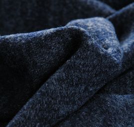 Úplet teplejší s vlasem modrý