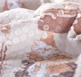 Úplet s aplikací flitrů postavy/tisk