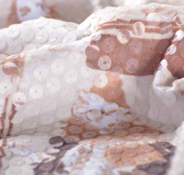 Úplet s aplikací flitrů postavy/tisk