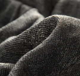 Efektní vlněný úplet s plastickým vzorem černý