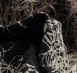 Exkluzivní látka s plastickým vzorem béžovočerná