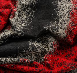 Exkluzivní látka s plastickým vzorem červenočerná