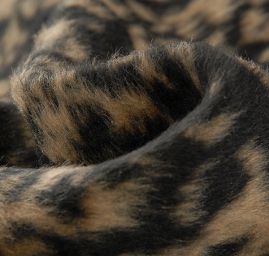 Imitace kašmírové látky s krátkým vlasem hnědočerná