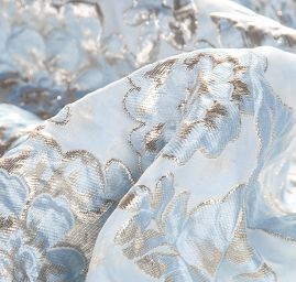 Brokát lamé zlatostříbrný velké květy sv.modrý
