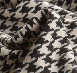 Kostýmová látka vzor pepito bíločerná