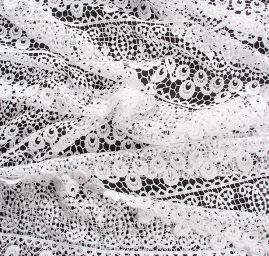 Krajka hrubá geometrický ornament bílá