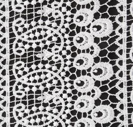 Krajka hrubá geometrický ornament bílá