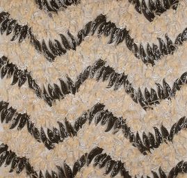 Krajka výšivka na tylu doplněna flitry a peřím