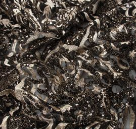 Krajka výšivka na tylu doplněna flitry černozlatá