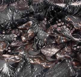 Krajka výšivka na tylu doplněna flitry labutě