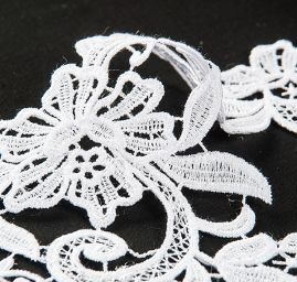 Krajka zdobný lem bílá