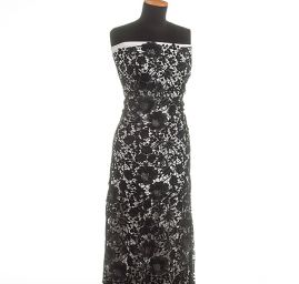 Krajka hrubší plastický vzor černá