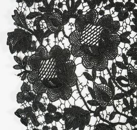 Krajka hrubší plastický vzor černá