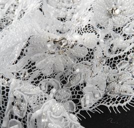 Krajková vsadka květinový vzor bílá