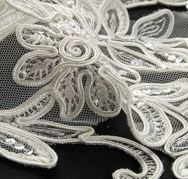 Tylová krajková aplikce pár slonová kost