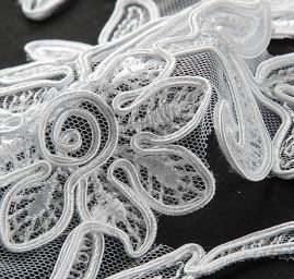 Tylová krajková aplikace pár sněhově bílá