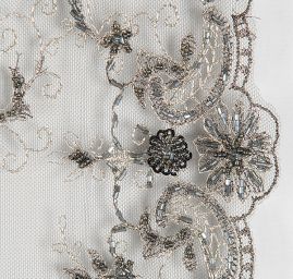 Krajka výšivka na tylu rokajl/korály/flitry šedá