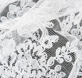 Krajka výšivka na tylu květinový vzor bílá