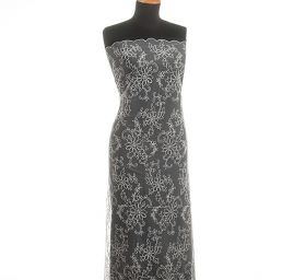 Krajka jemná výšivka na tylu bílá