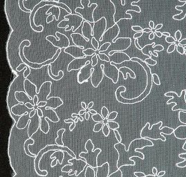 Krajka jemná výšivka na tylu bílá