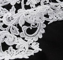 Krajka luxusní plastický vzor bílá