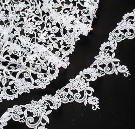 Krajka luxusní plastický vzor bílá