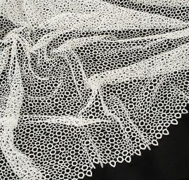 Efektní hrubá krajka geometrický vzor slonová kost