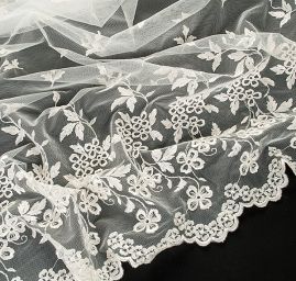 Krajka výšivka na tylu bordura smetanová