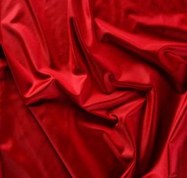 Úplet imitace plavkoviny tmavě červené barvy