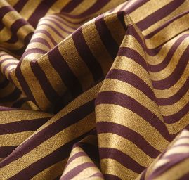 Bavlněná látka vánoční vzor zlaté a fialové proužky