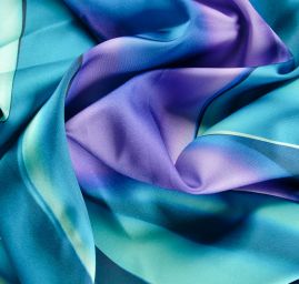 Satén jemný imitace hedvábí s abstratkním vzorem